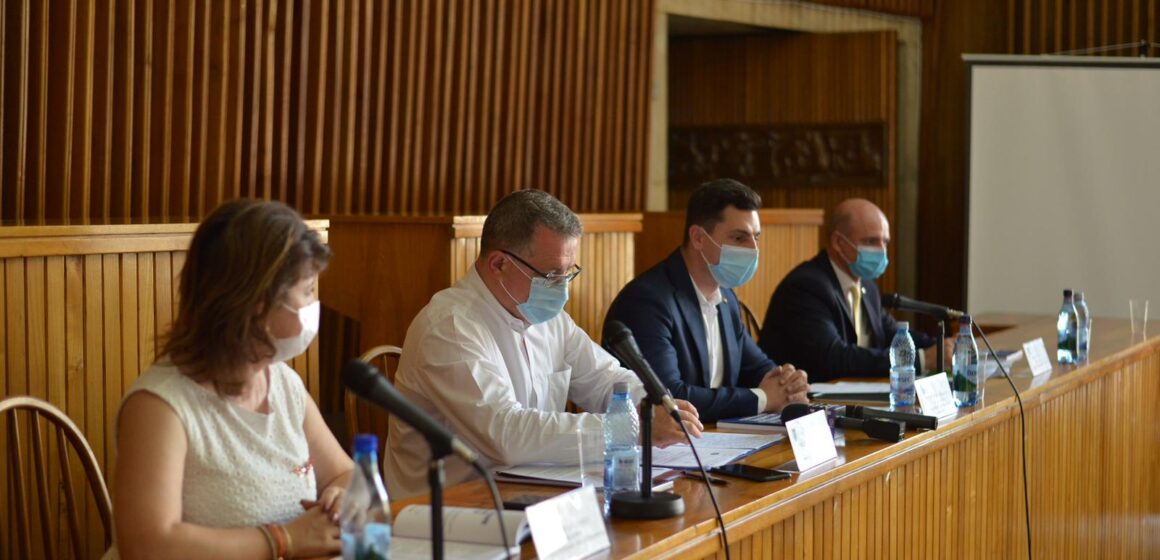 Candidatul PNL la președinția Consiliului Județean Maramureș și secretarul de stat în Cancelaria Prim-Ministrului, Ionel Bogdan, și ministrul Agriculturii, Adrian Oros, mizează pe un Maramureș cu producție bio și ecoturism Candidatul PNL la președinția Consiliului Județean Maramureș și secretarul de stat în Cancelaria Prim-Ministrului, Ionel Bogdan, și ministrul Agriculturii, Adrian Oros, mizează pe un Maramureș cu producție bio și ecoturism