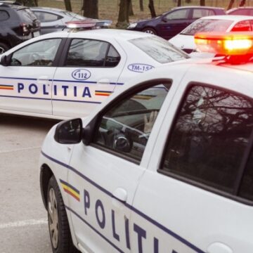 VIDEO | Trei tinere identificate de poliţişti imediat după comiterea unui furt calificat