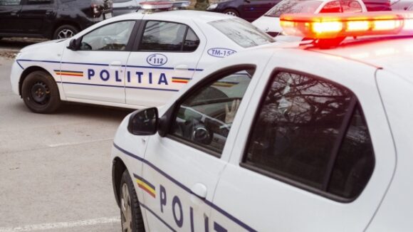 VIDEO | Trei tinere identificate de poliţişti imediat după comiterea unui furt calificat