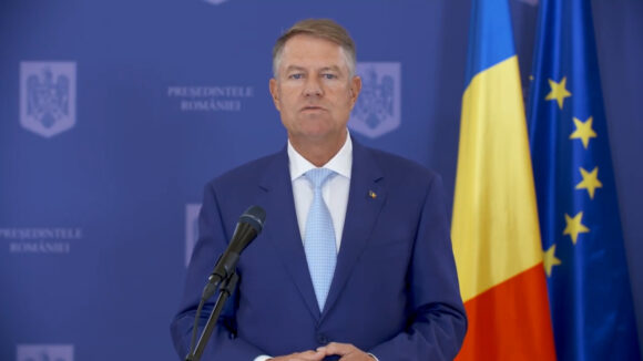 VIDEO | KLAUS IOHANNIS ÎI ÎNDEAMNĂ PE ROMÂNI SĂ RESPECTE REGULILE