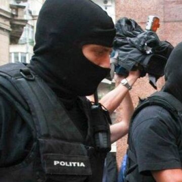 VIDEO | Percheziții domiciliare în Maramureș și Bistrița privind infracțiuni la regimul armelor și al munițiilor