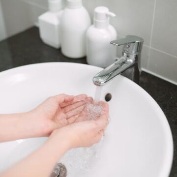 În plină pandemie, produsele de igienă şi cosmetică s-au scumpit cel mai mult în România