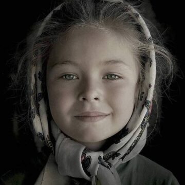VIDEO | Record mondial absolut la fotografie, obținut cu un portret al unei fetițe din Botiza