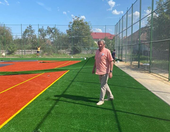 VIDEO | Teren de sport multifuncțional, la Mireșu Mare