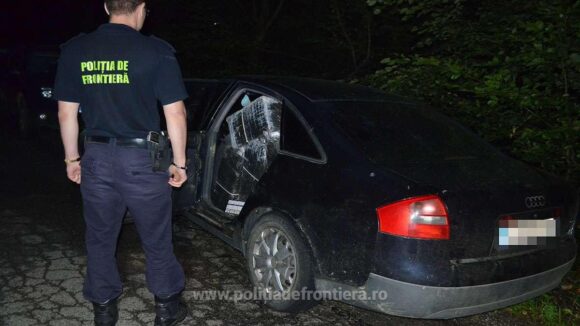 VIDEO | Mașină plină cu țigări de contrabandă abandonată pe marginea drumului