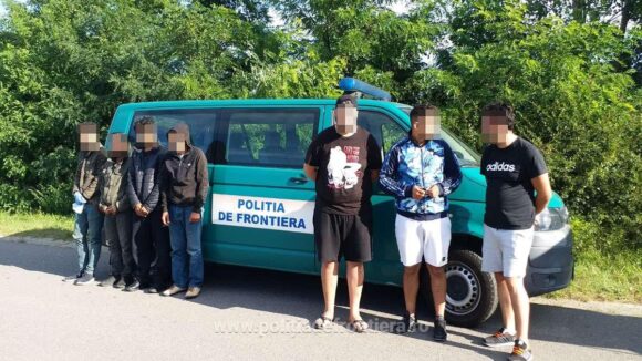 Patru sirieni, cu tot cu călăuzele lor, opriți la frontieră