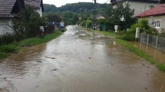 VIDEO | Mai multe străzi din Baia Mare au fost inundate VIDEO | Mai multe străzi din Baia Mare au fost inundate
