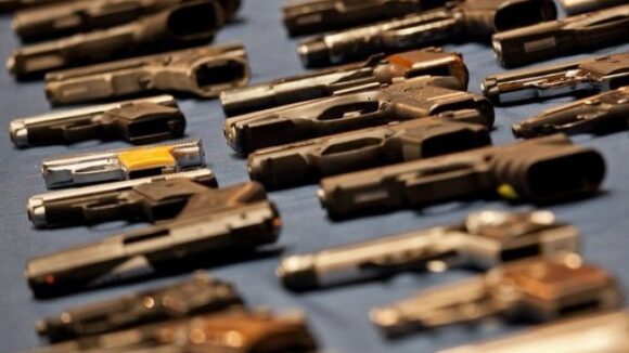 Polițiștii au confiscat zeci de arme și sute de cartușe în acțiuni la nivelul întregiițări Polițiștii au confiscat zeci de arme și sute de cartușe în acțiuni la nivelul întregiițări