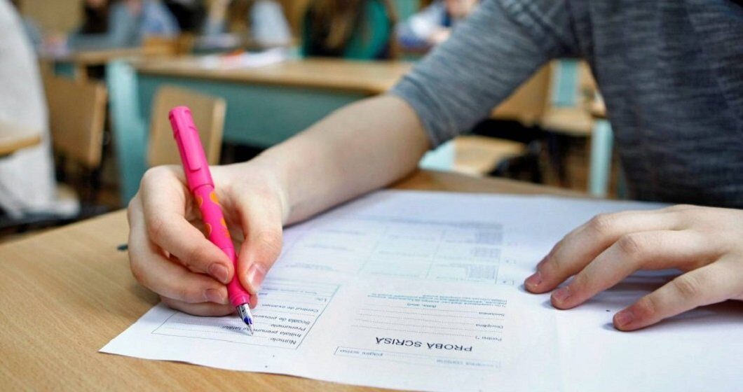 VIDEO | Încă un candidat a fost eliminat pentru fraudă de la examenul de bacalaureat (sesiunea de toamnă) VIDEO | Încă un candidat a fost eliminat pentru fraudă de la examenul de bacalaureat (sesiunea de toamnă)