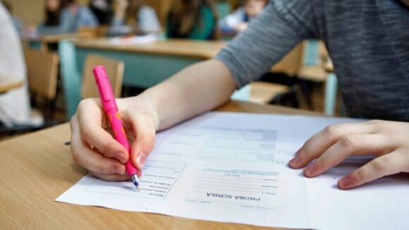 VIDEO | Încă un candidat a fost eliminat pentru fraudă de la examenul de bacalaureat (sesiunea de toamnă)