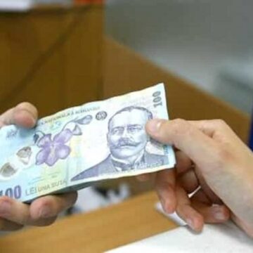 Elevii defavorizați vor primi 500 lei pe an pentru rechizite și haine