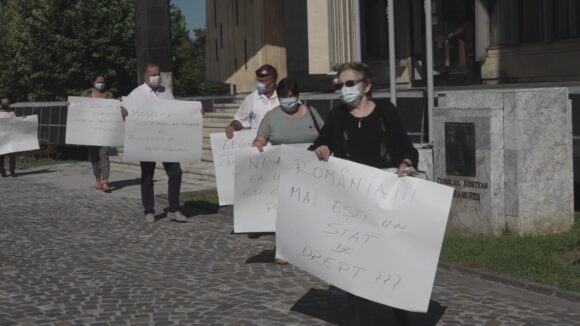 VIDEO | Nemulțumiți de neplata salariilor, asistenți personali, alături de lideri de sindicat și-au exprimat nemulțumirile în fața Palatului Administrativ din Baia Mare VIDEO | Nemulțumiți de neplata salariilor, asistenți personali, alături de lideri de sindicat și-au exprimat nemulțumirile în fața Palatului Administrativ din Baia Mare