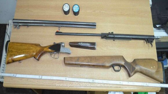 VIDEO | Prins cu două flinte în bagaje VIDEO | Prins cu două flinte în bagaje