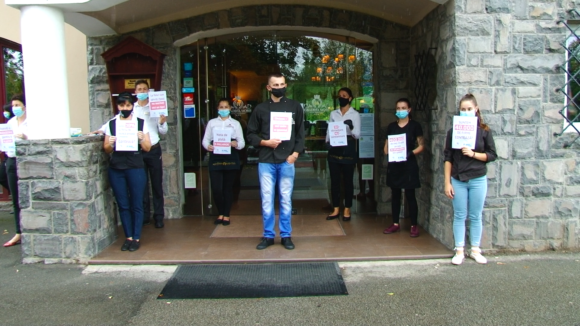 VIDEO | Și în Sighetu Marmației angajații HoReCa au protestat în fața restaurantelor VIDEO | Și în Sighetu Marmației angajații HoReCa au protestat în fața restaurantelor