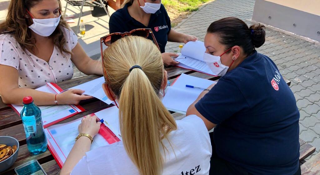VIDEO | 170 de pachete de alimente sunt distribuite de către Serviciul de Ajutor Maltez în România, persoanelor vulnerabile din Maramureș VIDEO | 170 de pachete de alimente sunt distribuite de către Serviciul de Ajutor Maltez în România, persoanelor vulnerabile din Maramureș