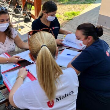VIDEO | 170 de pachete de alimente sunt distribuite de către Serviciul de Ajutor Maltez în România, persoanelor vulnerabile din Maramureș VIDEO | 170 de pachete de alimente sunt distribuite de către Serviciul de Ajutor Maltez în România, persoanelor vulnerabile din Maramureș