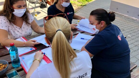 VIDEO | 170 de pachete de alimente sunt distribuite de către Serviciul de Ajutor Maltez în România, persoanelor vulnerabile din Maramureș VIDEO | 170 de pachete de alimente sunt distribuite de către Serviciul de Ajutor Maltez în România, persoanelor vulnerabile din Maramureș