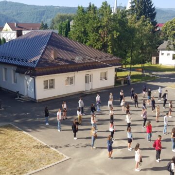 S-au avizat scenariile de funcționare propuse de consiliile de administrație ale unităților de învățământ preuniversitar din județ