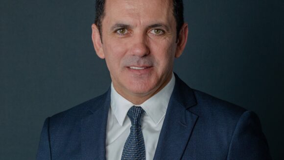 Mircea Cirț: ”Unde sunt tabletele promise elevilor, domnule (încă) primar? Dar ghiozdanele pentru clasa 0?” Mircea Cirț: ”Unde sunt tabletele promise elevilor, domnule (încă) primar? Dar ghiozdanele pentru clasa 0?”