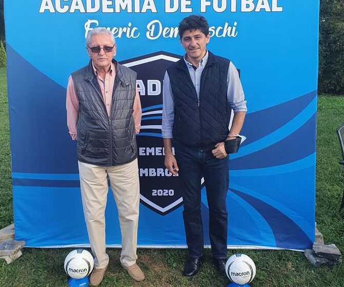 VIDEO | La Sighet funcționează, în mod oficial, Academia de fotbal “Emeric Dembroschi” VIDEO | La Sighet funcționează, în mod oficial, Academia de fotbal “Emeric Dembroschi”