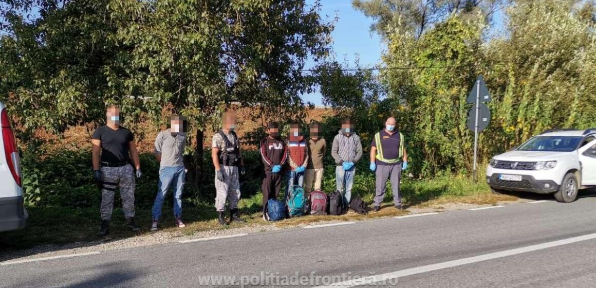 Călăuze ucrainene arestate preventiv după ce au trecut ilegal granița cu patru indieni