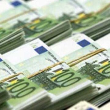 România împrumută 4 miliarde euro de la UE pentru a acoperi şomajul tehnic, munca flexibilă şi sporurile pentru medici  Citeste mai mult: adev.ro/qhkm4d