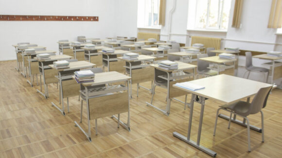 Crește numărul unităților școlare din județ care vor funcționa după scenariul roșu