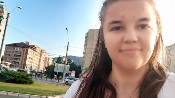 VIDEO | Adolescentă de 17 ani din Cavnic, căutată de familie și polițiști