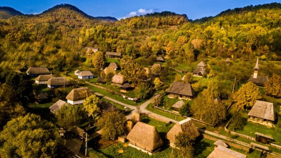 VIDEO | Ruta muzeelor etnografice în aer liber din România a primit recunoașterea Ministerului Economiei, Energiei și Mediului de Afaceri VIDEO | Ruta muzeelor etnografice în aer liber din România a primit recunoașterea Ministerului Economiei, Energiei și Mediului de Afaceri