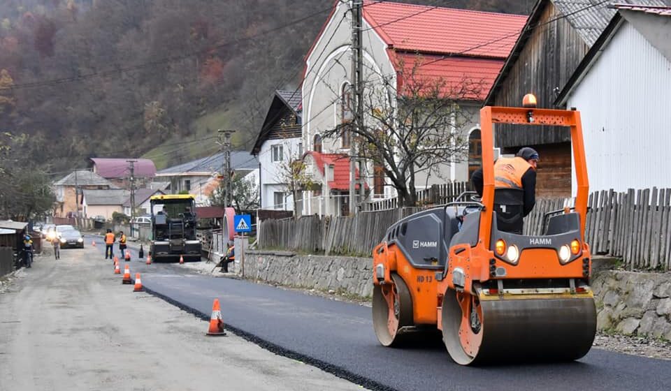 Se dorește extinderea lucrărilor de asfaltare cu 4 km pe DJ 187 până în cătunul Luhei Se dorește extinderea lucrărilor de asfaltare cu 4 km pe DJ 187 până în cătunul Luhei