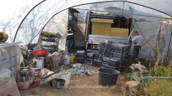 VIDEO | Patru maramureşeni cercetaţi şi 18.000 pachete țigări confiscate în urma unei percheziții în Maramureş