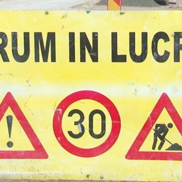 VIDEO | La Sighet, municipalitatea încearcă să reducă din handicapul celor  50 de kilometri de străzi acoperite doar cu pământ