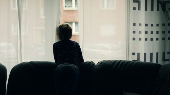 VIDEO | Care este situația copiilor ai căror părinți sunt plecați la muncă în străinătate