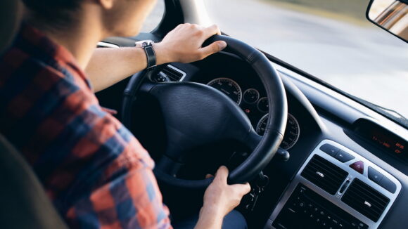Testul de cunoaștere a regulilor de circulație în vederea restituirii permiselor de conducere va fi susținut în 2 decembrie Testul de cunoaștere a regulilor de circulație în vederea restituirii permiselor de conducere va fi susținut în 2 decembrie