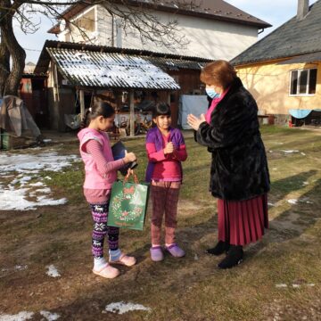 VIDEO | DĂRUIND VEI DOBÂNDI: Proiect caritabil derulat de Școala Gimnazială nr.5 Sighetu Marmației