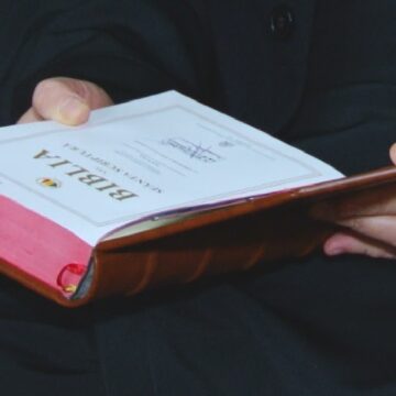 VIDEO | Biblia – reper de cunoaștere, înțelegere, tămăduire sufletească, dar și leac pentru suferințele trupești
