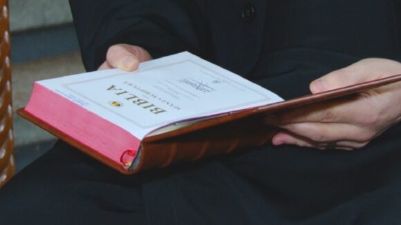VIDEO | Biblia – reper de cunoaștere, înțelegere, tămăduire sufletească, dar și leac pentru suferințele trupești VIDEO | Biblia – reper de cunoaștere, înțelegere, tămăduire sufletească, dar și leac pentru suferințele trupești