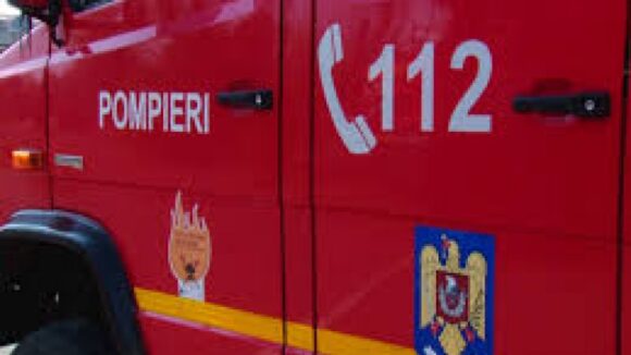BICAZ: Incendiu la un complex de anexe gospodărești. O persoană a fost rănită