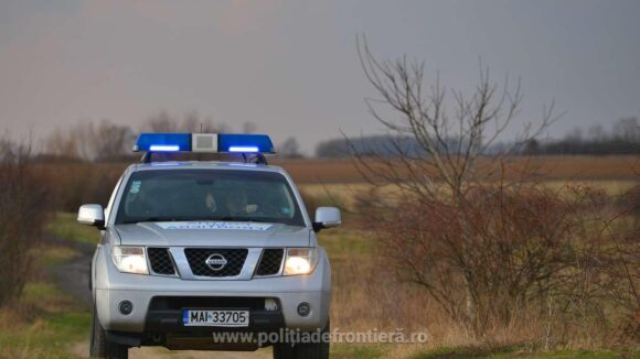 Reținuți după ce au trecut granița ilegal