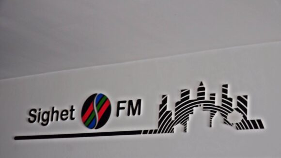 VIDEO | AVARIE MAJORĂ LA REȚEAUA ELECTRICĂ: Postul de radio SIGHET FM, afectat de pana de curent VIDEO | AVARIE MAJORĂ LA REȚEAUA ELECTRICĂ: Postul de radio SIGHET FM, afectat de pana de curent