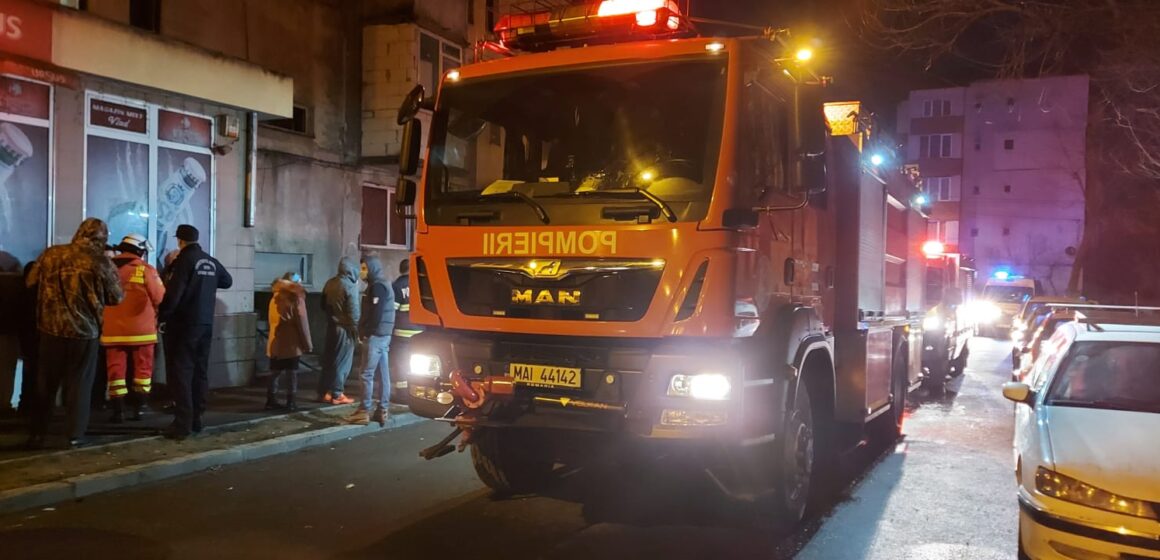 VIDEO | Incendiu într-un apartament din Baia Mare. O persoană a murit