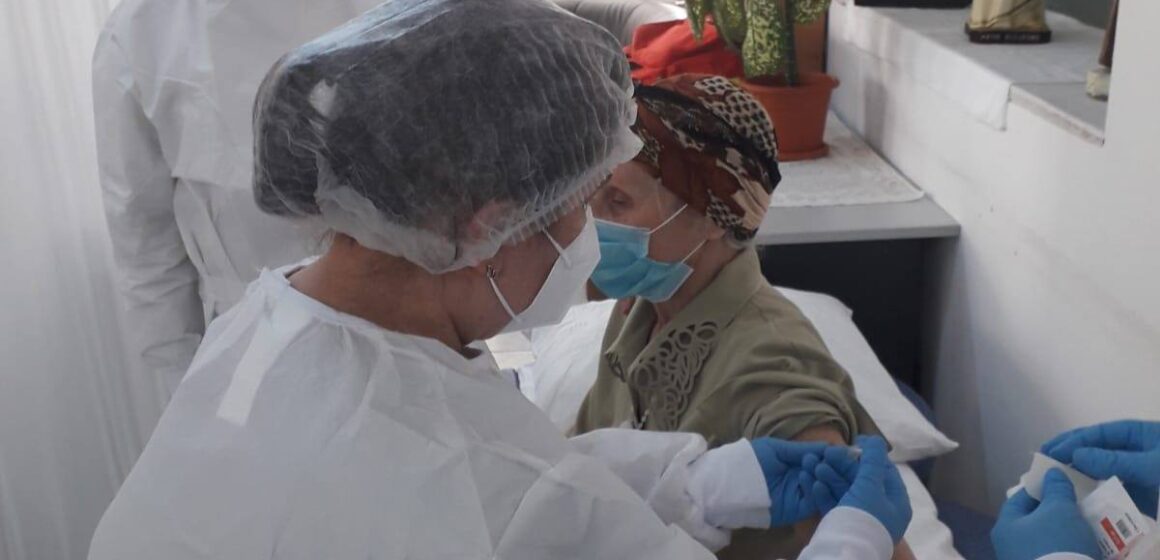 VIDEO | Maramureșenii se înghesuie să se vaccineze împotriva noului coronavirus VIDEO | Maramureșenii se înghesuie să se vaccineze împotriva noului coronavirus