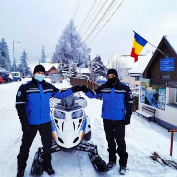 VIDEO | Jandarmii montani sunt la datorie în stațiunile turistice şi pe traseele montane
