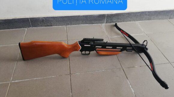Un tânăr din Oncești s-a ales cu dosar penal dat fiind că voia să vândă o arbaletă