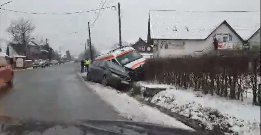 VIDEO | Accident grav în Bârsana. O ambulanță a fost implicată în evenimentul rutier VIDEO | Accident grav în Bârsana. O ambulanță a fost implicată în evenimentul rutier