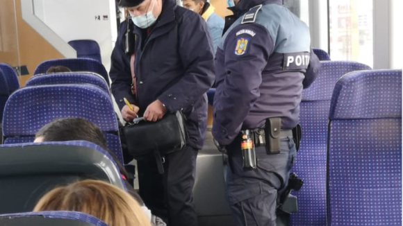 VIDEO | Acțiuni pe trenurile de călători pentru prevenirea răspândirii virusului SARS CoV19 VIDEO | Acțiuni pe trenurile de călători pentru prevenirea răspândirii virusului SARS CoV19