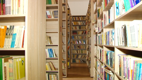 VIDEO | Din cauza pandemiei de coronavirus și cărțile de la Biblioteca municipală ”Laurențiu Ulici” stau în carantină