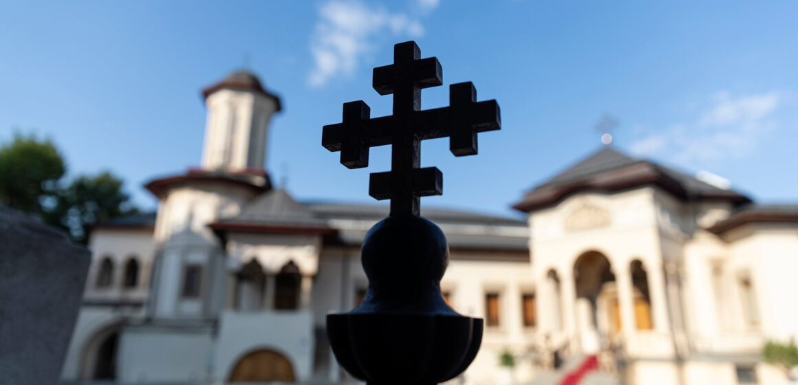 VIDEO | Sondaj CURS: Biserica rămâne instituția în care românii au cea mai mare încredere VIDEO | Sondaj CURS: Biserica rămâne instituția în care românii au cea mai mare încredere