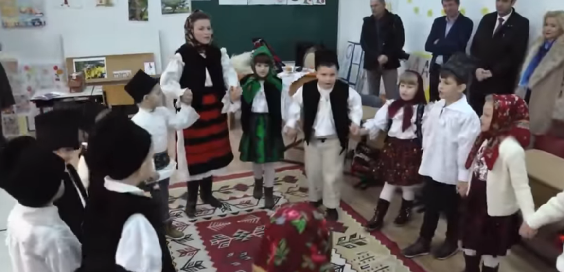 VIDEO | ”Școala rădăcinilor străbune”, curs opțional în școlile din Maramureș