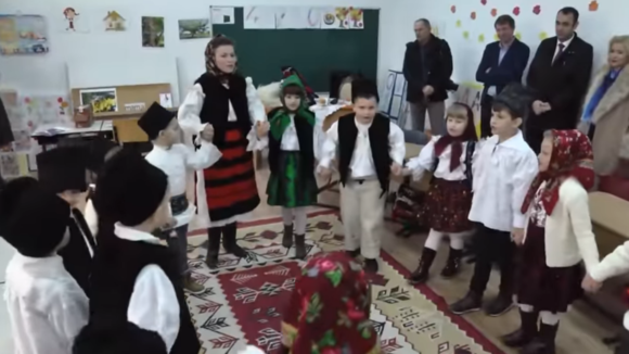 VIDEO | ”Școala rădăcinilor străbune”, curs opțional în școlile din Maramureș